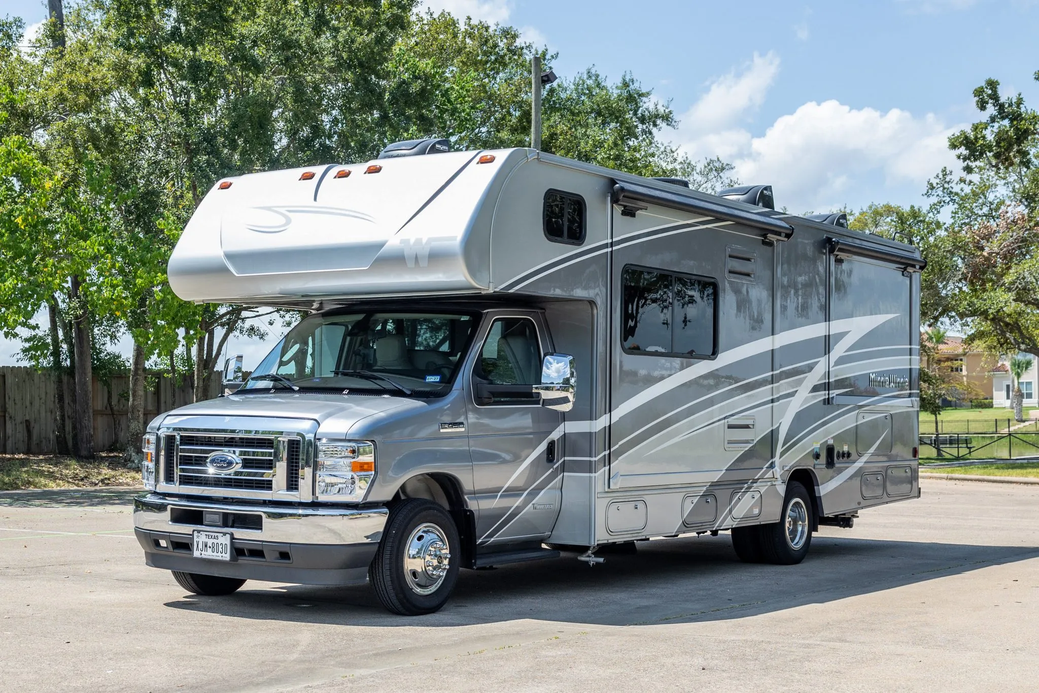2022 Winnebago Minnie Winnie 26T